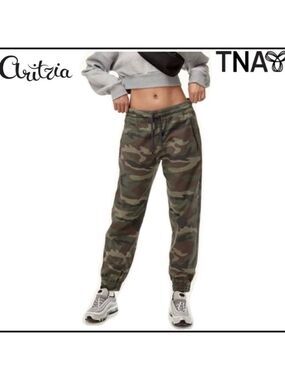 ARITZIA TNA Alix green camo Pants joggers Size 00